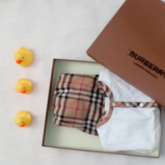 Burberry Vintage Check Cotton Two-piece Baby Gift Set 9 month - Picture 1 of 2